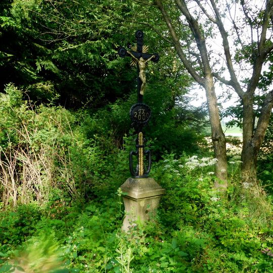 Kříž u polní cesty jihozápadně od Milotiček