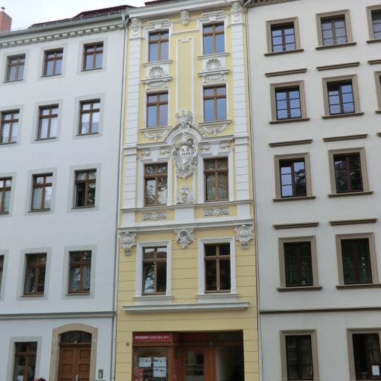 Wohnhaus in geschlossener Bebauung, mit Laden Elisabethstraße 22