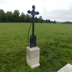 Kříž u cesty mezi Třemi Sekerami a Kamencem