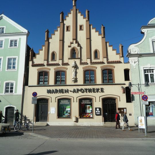 Wohn- und Geschäftshaus