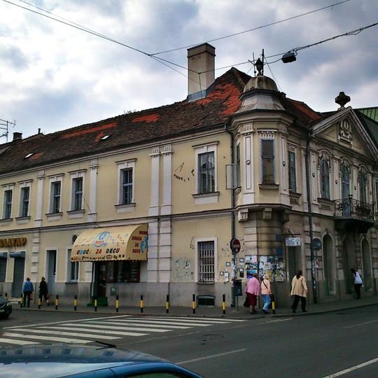 Kuća sa sunčanim satom