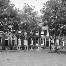 Pand met sobere lijstgevel