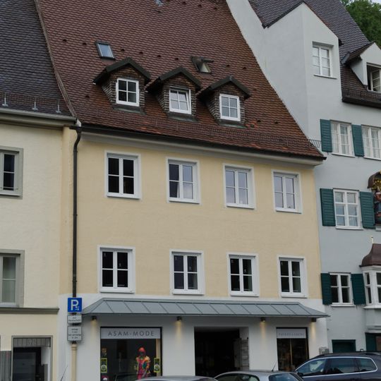 Wohn- und Geschäftshaus