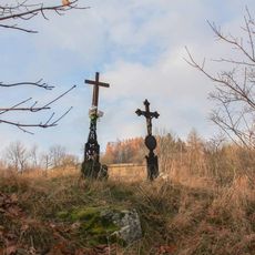 Kříž v Jakubovicích u polní cesty