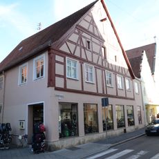 Wohn- und Geschäftshaus