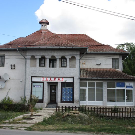 Maison Nikolajević et pharmacie à Azanja