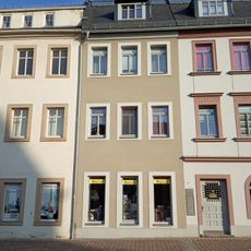 Fassade eines ehemaligen Wohnhauses in geschlossener Bebauung Markt 6