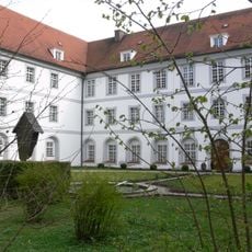 Klosteranlage des ehemaligen Augustiner-Chorherrenstiftes, jetzt Kloster St. Vinzenz der Barmherzigen Schwestern vom heiligen Vinzenz von Paul