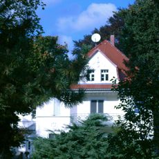 Villa mit Brunnen und Brunnenfigur An der Hohle 2