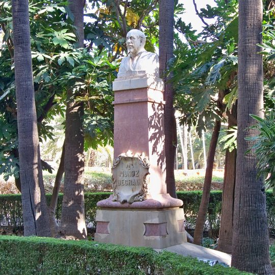 Monument to Muñoz Degrain