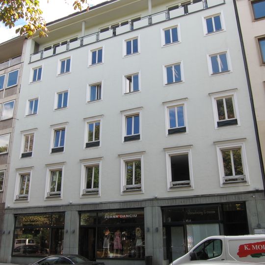 Schlichter klassizistischer Bau