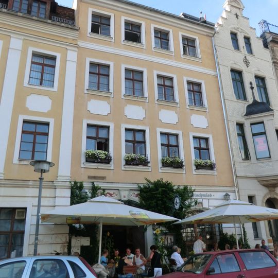 Wohnhaus in geschlossener Bebauung, mit Gaststätte Obermarkt 18