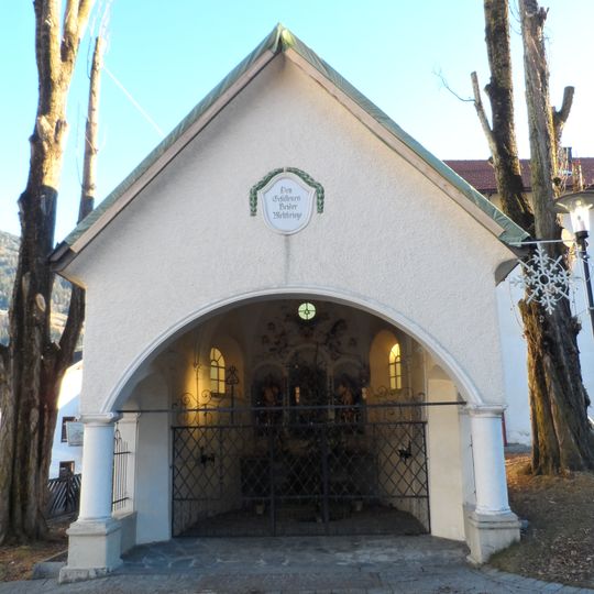 Kapelle und Kriegerdenkmal