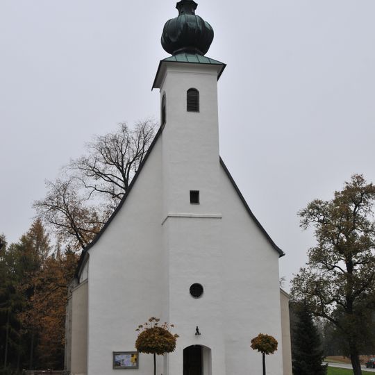 Kath. Filialkirche hl. Bartholomäus mit Friedhofsfläche