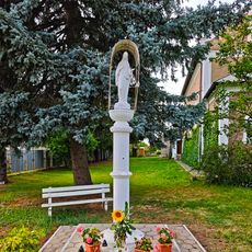 Statue