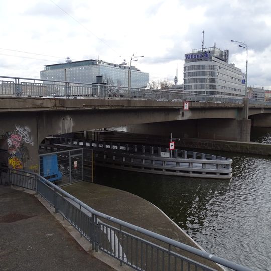 Hlávkův most - jižní rameno Vltavy