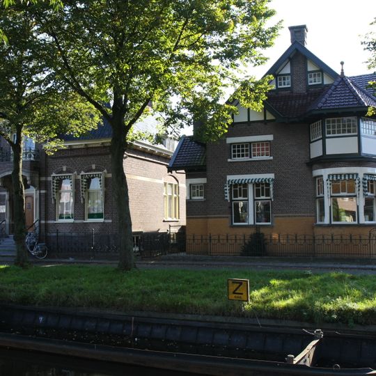 Rentenierswoning met aangebouwde schuur