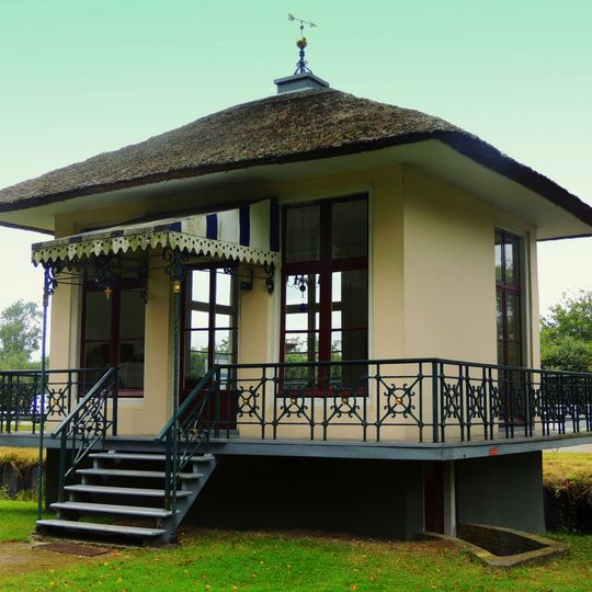 Vijversburg, tuinhuis bij westrand tuin- en parkaanleg
