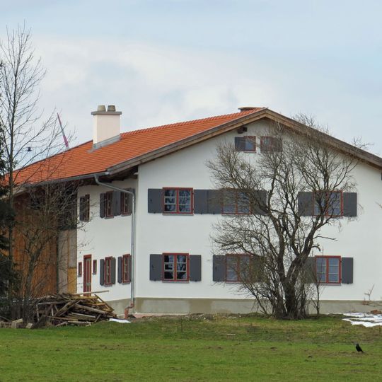 Zweigeschossiger Satteldachbau