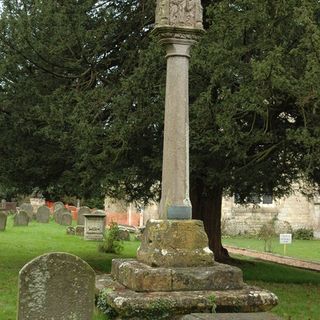 Churchyard cross in Holy Trinity churchyard