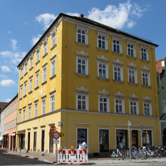 Wohn- und Geschäftshaus