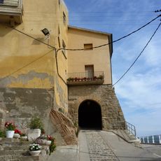 Restes de fortificacions a Vilanova de l'Aguda