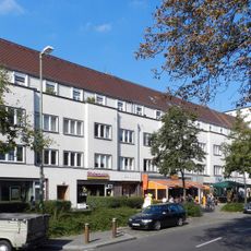 Wohn- und Geschäftshauszeile Breitenbachplatz 10/18