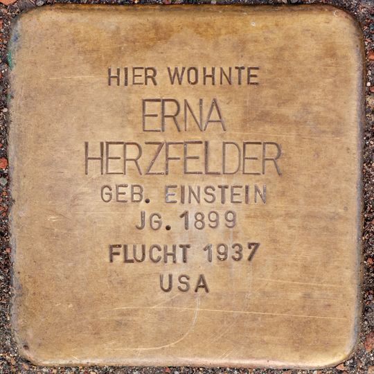 Stolperstein dedicated to Erna Herzfelder