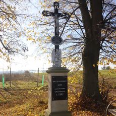 Kříž na rozcestí jižně od Valče