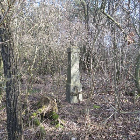 Kříž západně od Třebnic pod vrchem Chlum