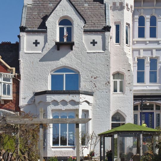 16 Beach Lawn, Waterloo