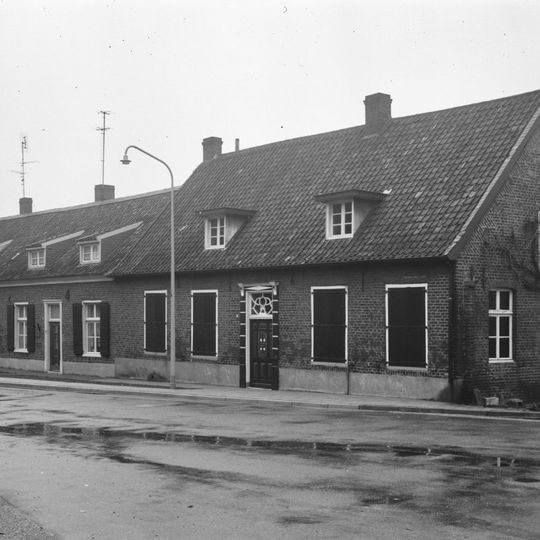 Kerkstraat 42, Broekhuizenvorst