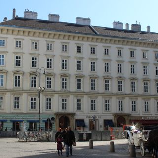 Domherrenhof, Vienna