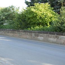 Hofmauer an der Straße