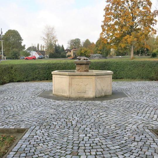 Kašna v parku u nádraží v Horním Podluží