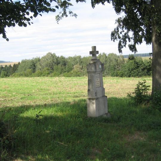 Pomník padlým v první světové válce u silnice jižně od Strojetic