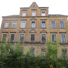 Mietshaus in halboffener Bebauung mit Vorgarten Bahnstraße 10