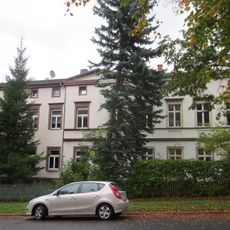 Doppelwohnhaus (mit Hugo-Fuchs-Straße 1) in Ecklage, mit Vorgarten Neefestraße 11