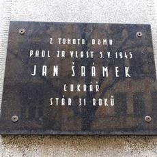 Pamětní deska Jana Šrámka ve Slavíkově ulici v Praze
