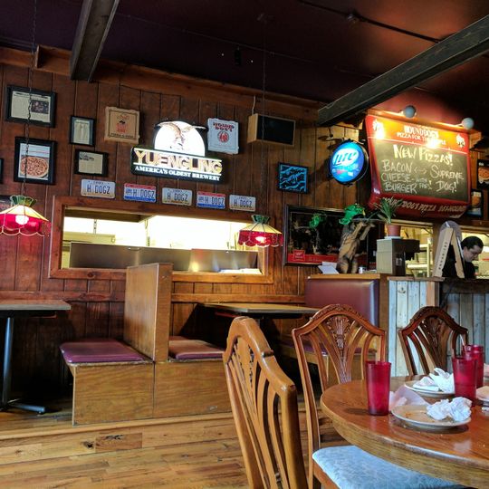 Hound Dog's Pizza