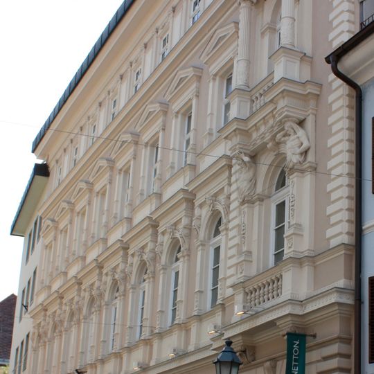 Bürgerhaus, Sparkasse, sog. Manzenburg