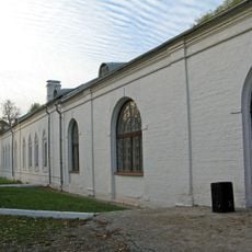 Служебный корпус у Задних ворот — каретный сарай (Измайлово)