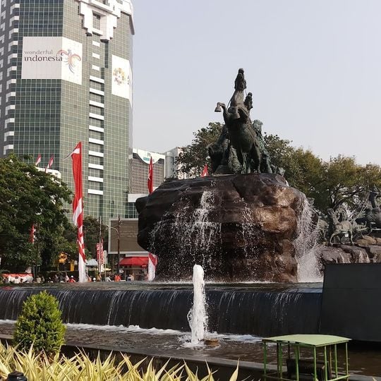 Arjuna Wijaya chariot statue