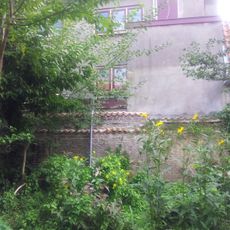 Pand, waarin wellicht een deel van de laat-middeleeuwse stadsmuur bewaard is gebleven