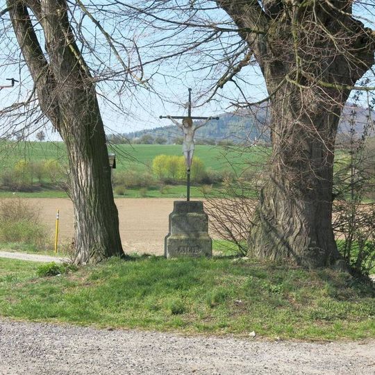 Kříž na rozcestí jižně od Holan