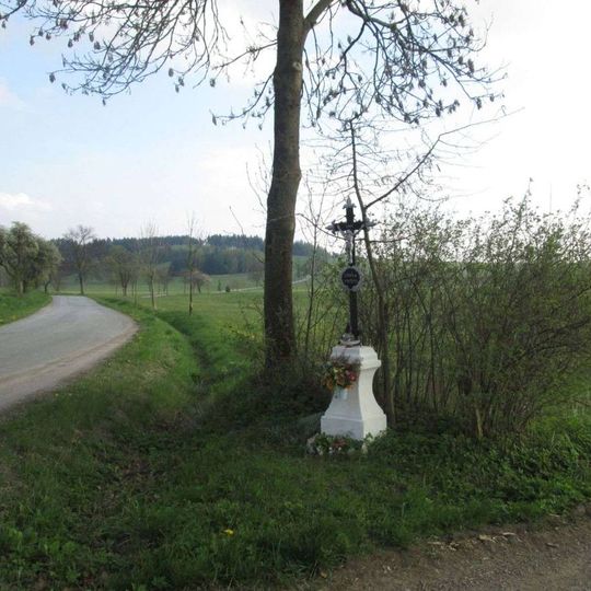 Kříž jižně od Metánova na rozcestí