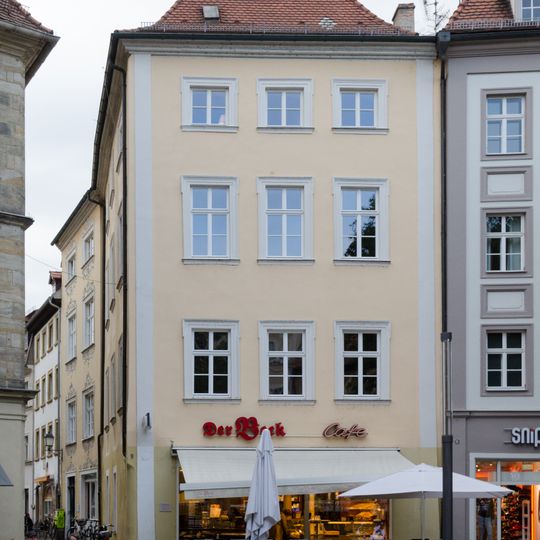 Wohn- und Geschäftshaus