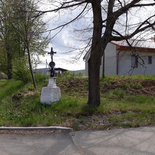 Kříž v jižní části Dolních Slověnic