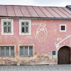 Dom s mäsiarskym erbom