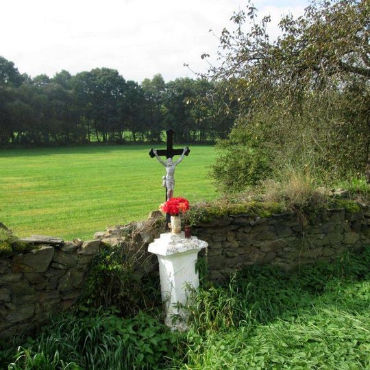 Kříž západně od Lozy u zdi